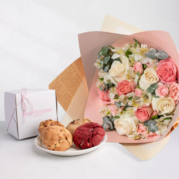 Galletas Dani Flowers con Ramo de Rosas