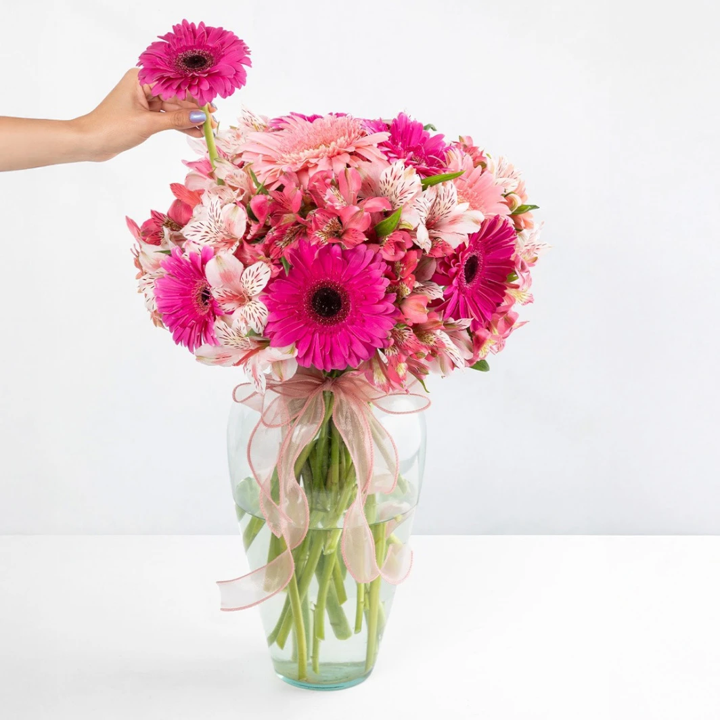 Kit Cumpleañero: Brownies con Arreglo de Gerberas y Globo