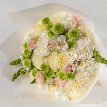 Ramo de Claveles Blancos y Margaritas