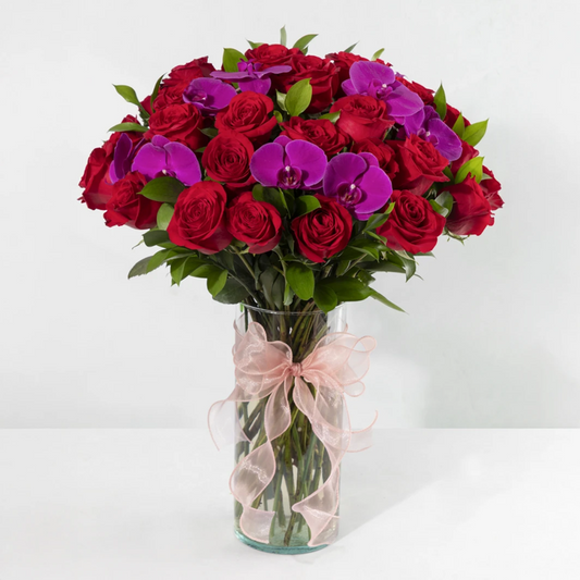 Instante Arreglo de Rosas Rojas y Orquídeas