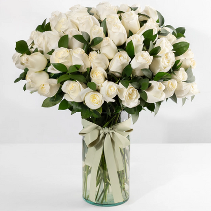 50 Rosas Blancas en jarrón