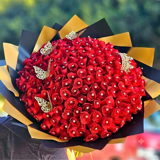 Ramo de 200 rosas con diamantes, mariposas y corona