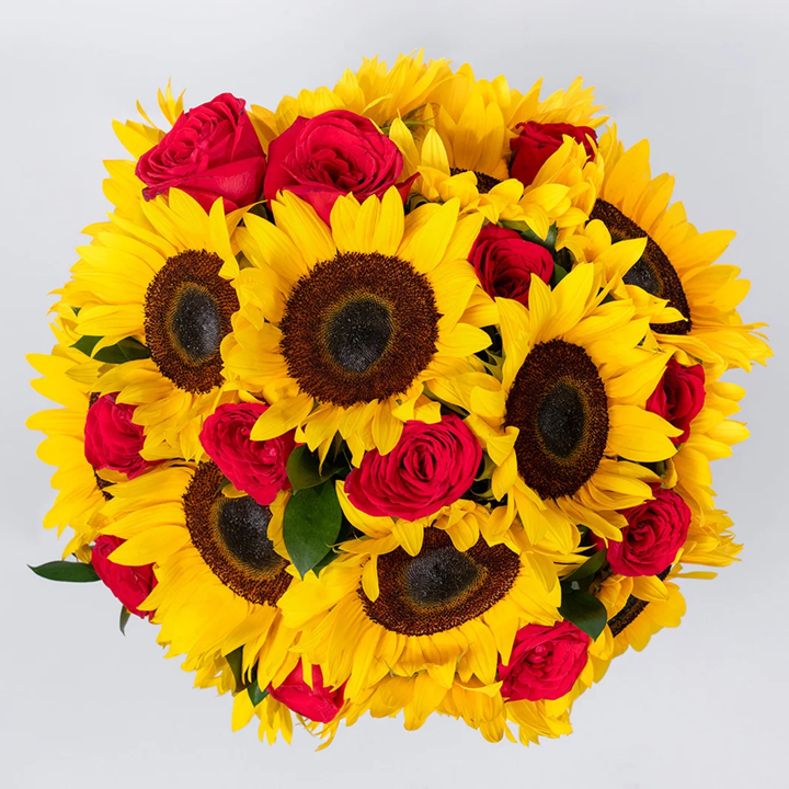 12 Rosas rojas con girasoles en jarron