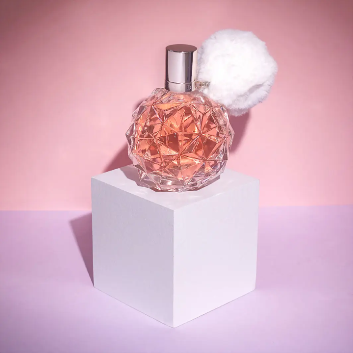 Toque de Dulzura con Perfume Ariana Grande "Ari" 100 ML