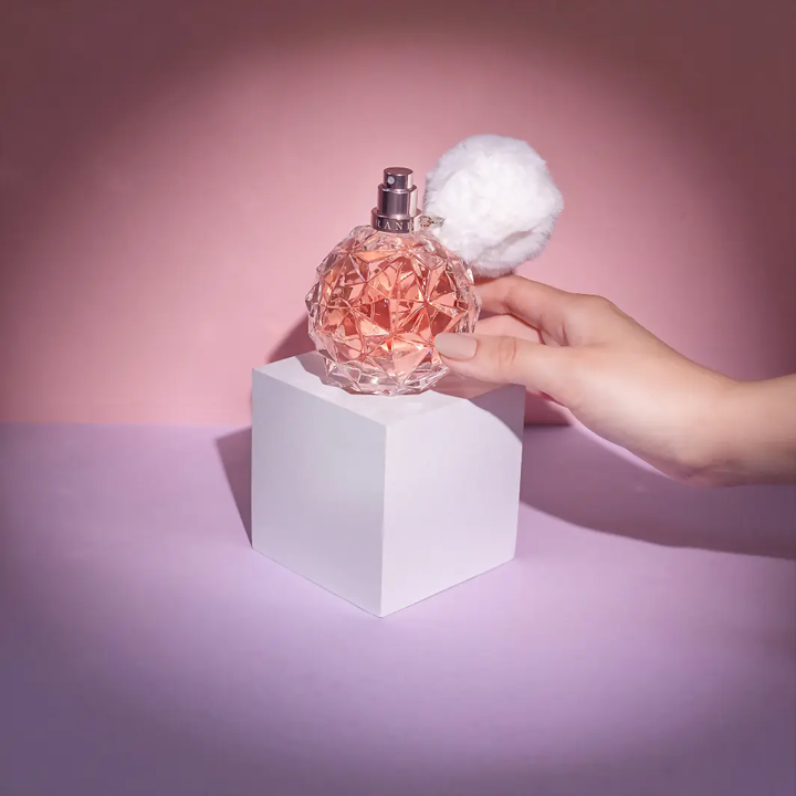 Toque de Dulzura con Perfume Ariana Grande "Ari" 100 ML