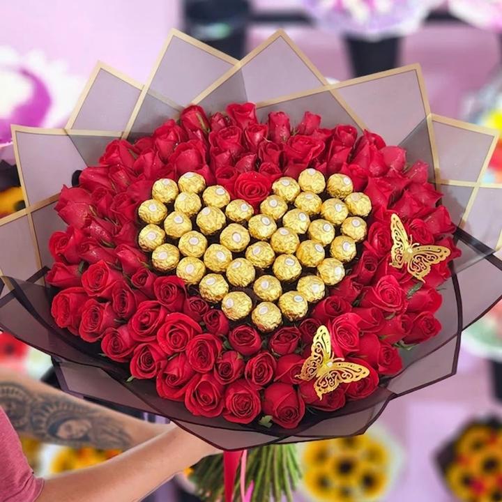 Ramo Ferrero Rocher de 100 Rosas